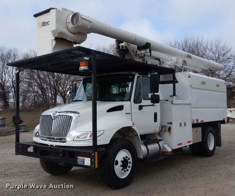 image for item DH5080 2011 International 4400 forestry bucket truck