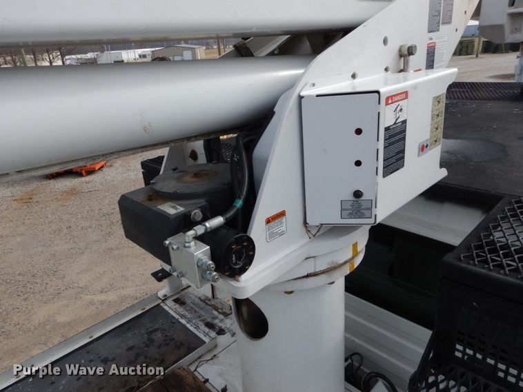 image for item DH5080 2011 International 4400 forestry bucket truck