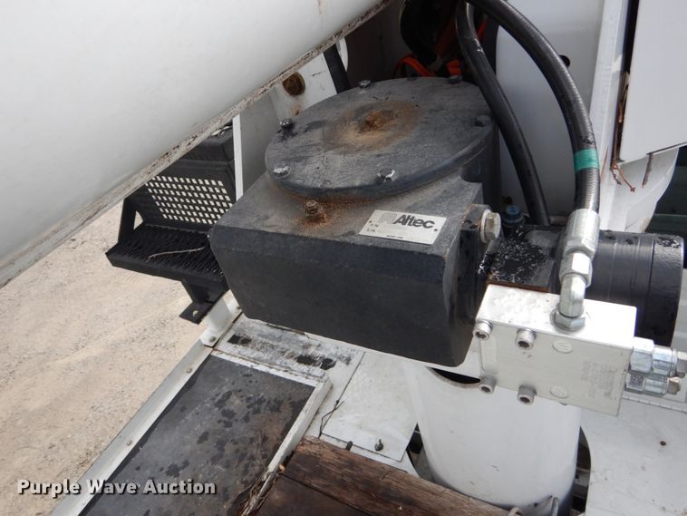 image for item DH5080 2011 International 4400 forestry bucket truck