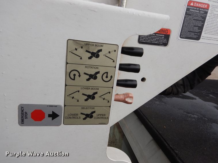 image for item DH5080 2011 International 4400 forestry bucket truck