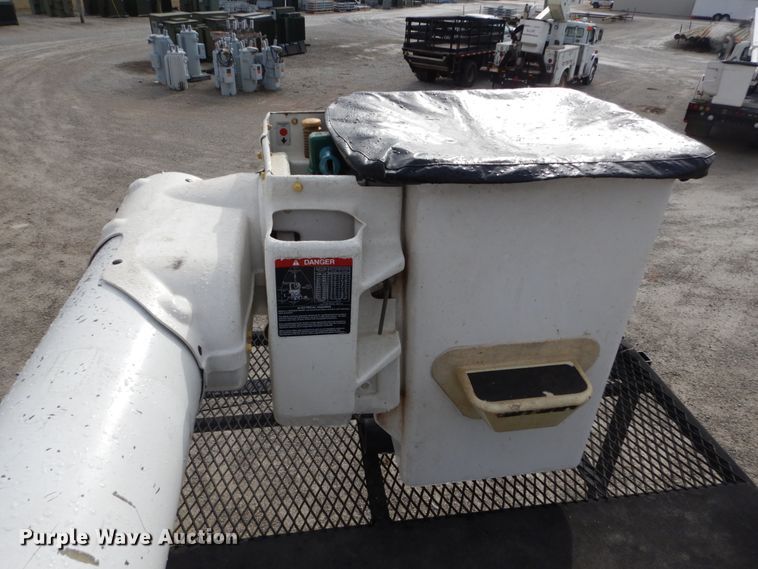 image for item DH5080 2011 International 4400 forestry bucket truck