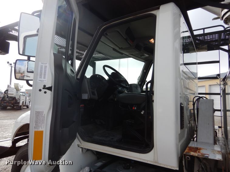 image for item DH5080 2011 International 4400 forestry bucket truck