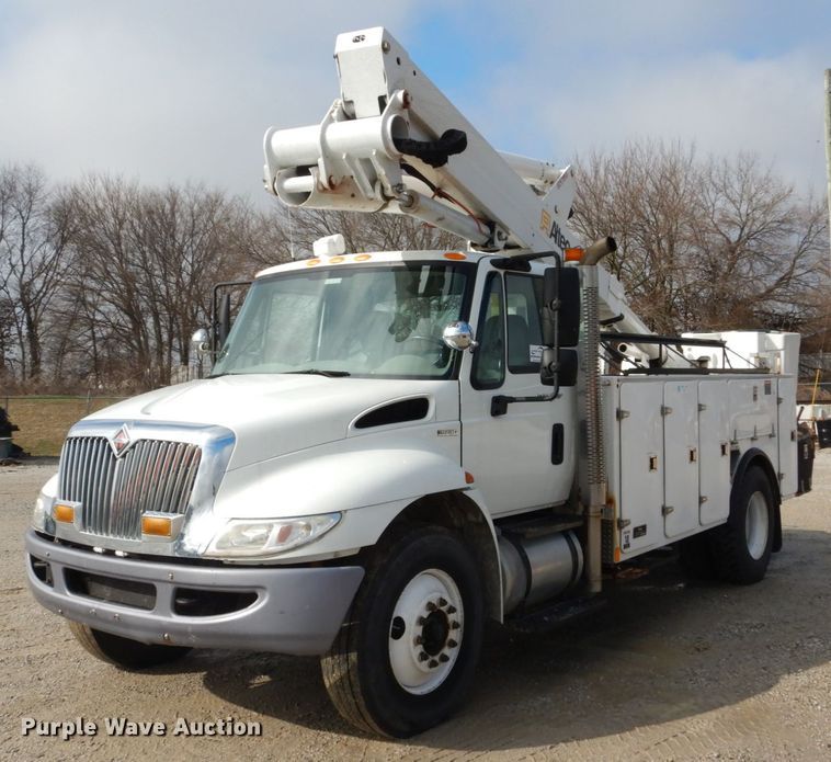 image for item DH5081 2010 International 4300 bucket truck