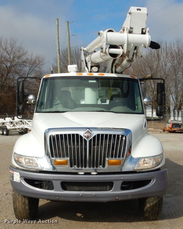 image for item DH5081 2010 International 4300 bucket truck