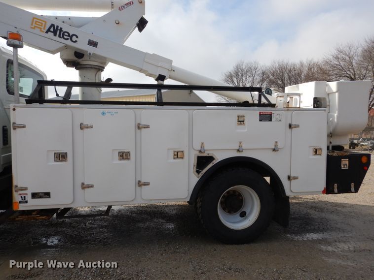 image for item DH5081 2010 International 4300 bucket truck