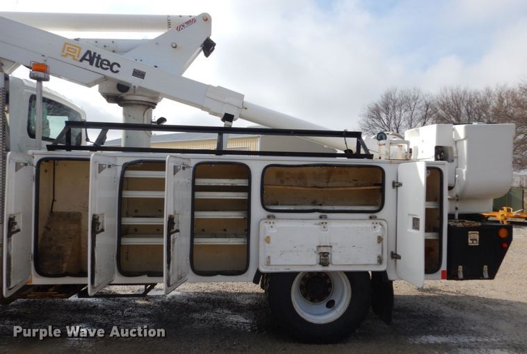 image for item DH5081 2010 International 4300 bucket truck