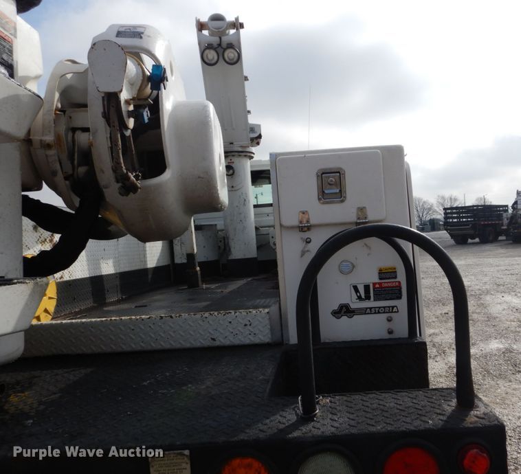 image for item DH5081 2010 International 4300 bucket truck