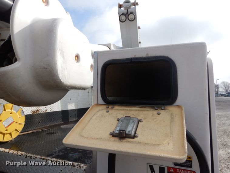 image for item DH5081 2010 International 4300 bucket truck