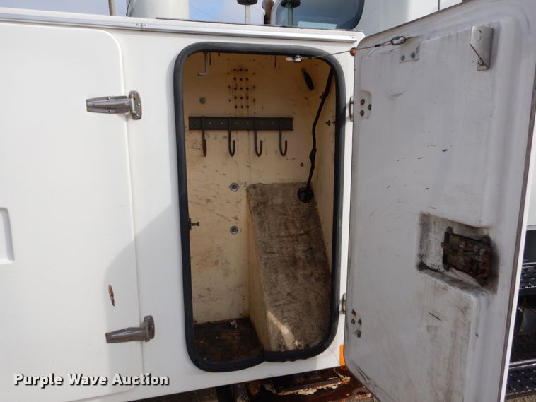 image for item DH5081 2010 International 4300 bucket truck