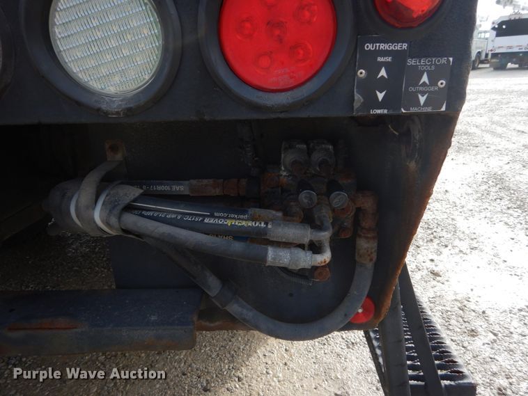 image for item DH5081 2010 International 4300 bucket truck