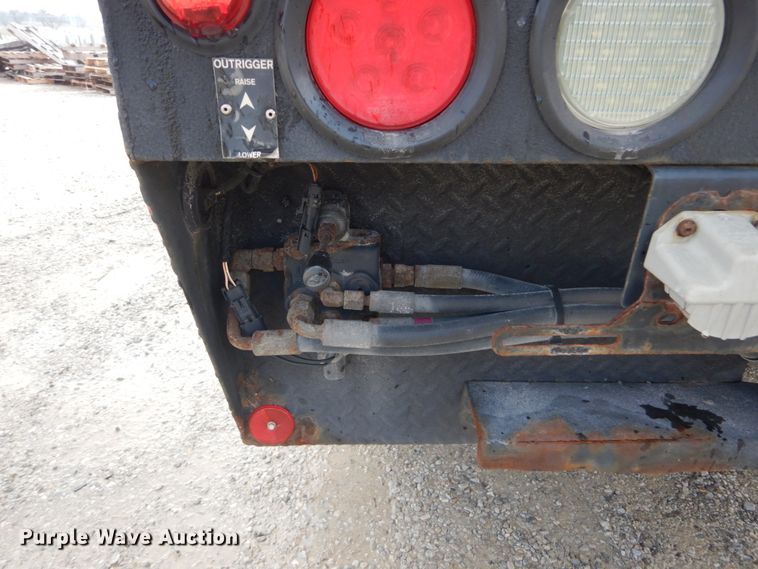 image for item DH5081 2010 International 4300 bucket truck