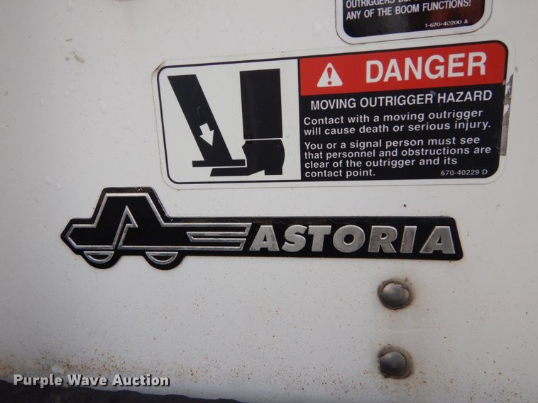 image for item DH5081 2010 International 4300 bucket truck