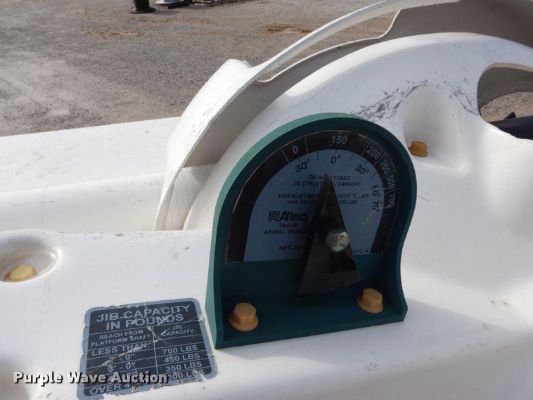 image for item DH5081 2010 International 4300 bucket truck