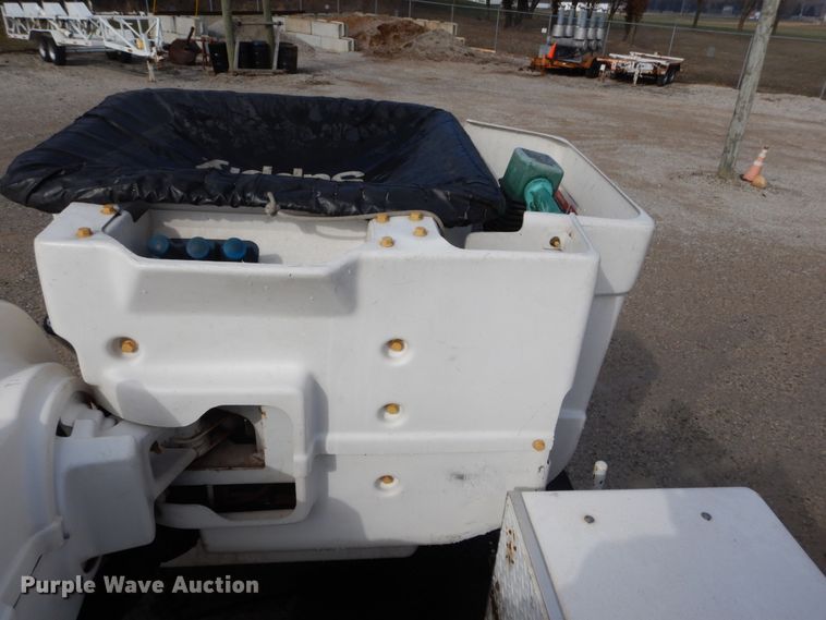 image for item DH5081 2010 International 4300 bucket truck