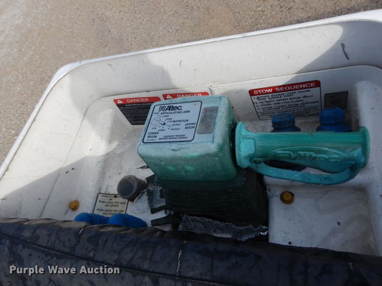 image for item DH5081 2010 International 4300 bucket truck