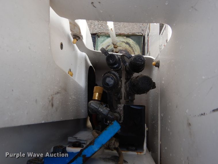 image for item DH5081 2010 International 4300 bucket truck