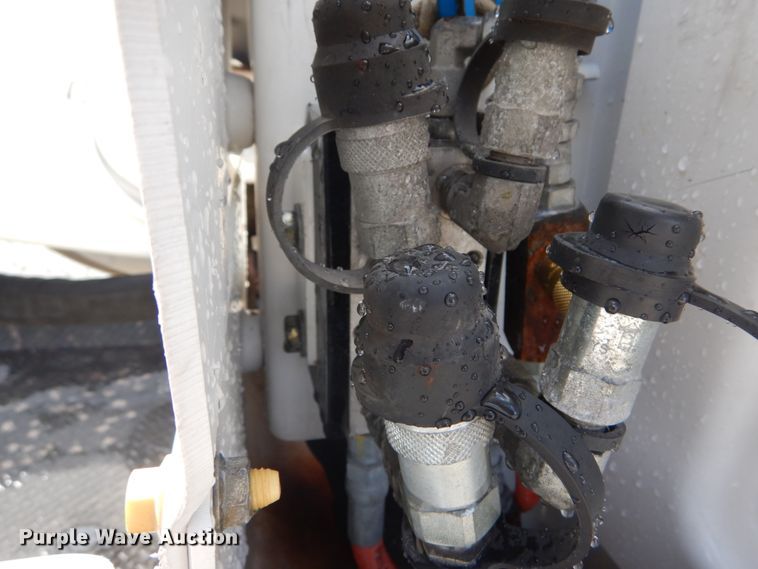 image for item DH5081 2010 International 4300 bucket truck