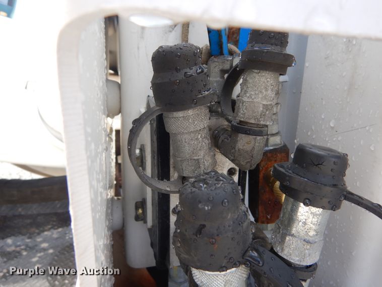 image for item DH5081 2010 International 4300 bucket truck