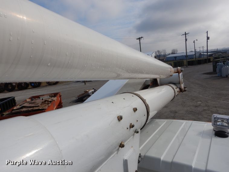 image for item DH5081 2010 International 4300 bucket truck