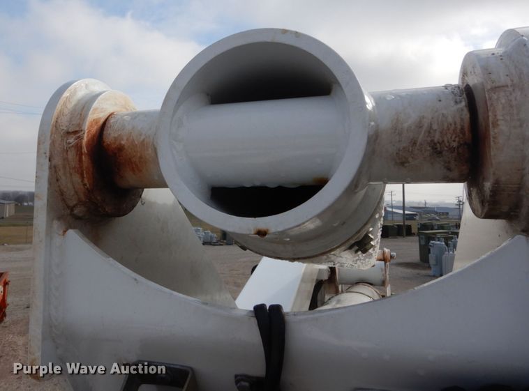 image for item DH5081 2010 International 4300 bucket truck