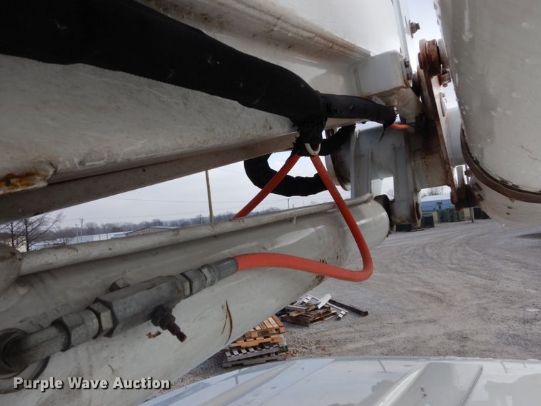 image for item DH5081 2010 International 4300 bucket truck