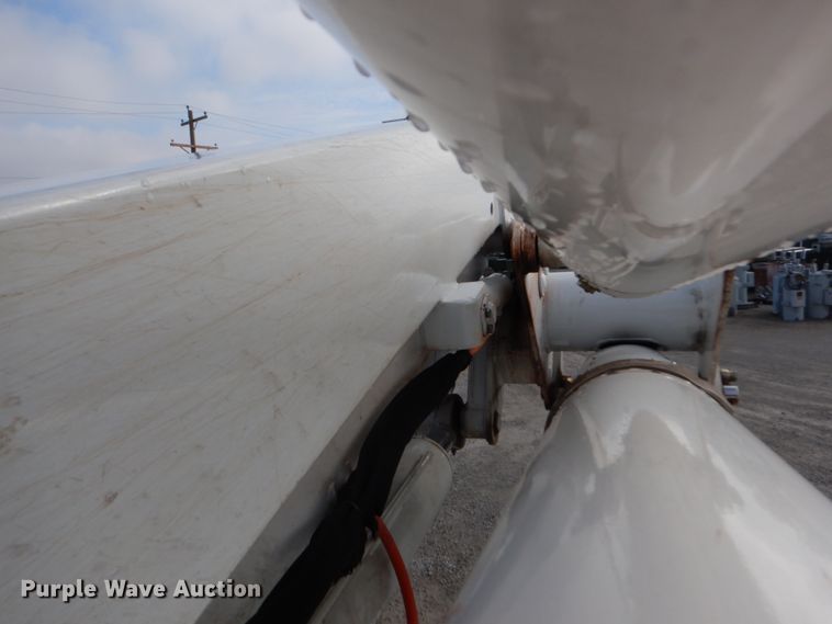 image for item DH5081 2010 International 4300 bucket truck