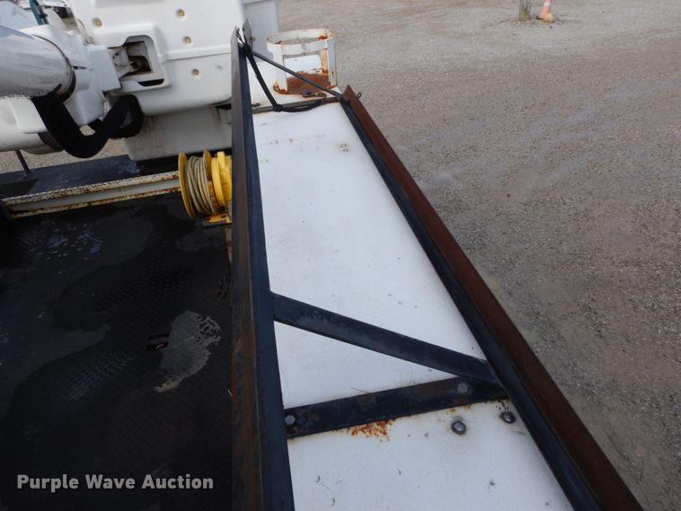 image for item DH5081 2010 International 4300 bucket truck