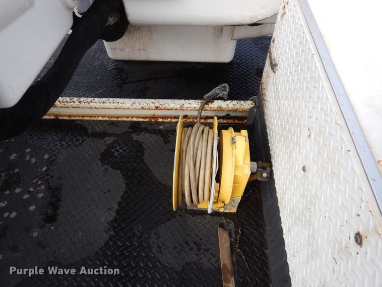 image for item DH5081 2010 International 4300 bucket truck