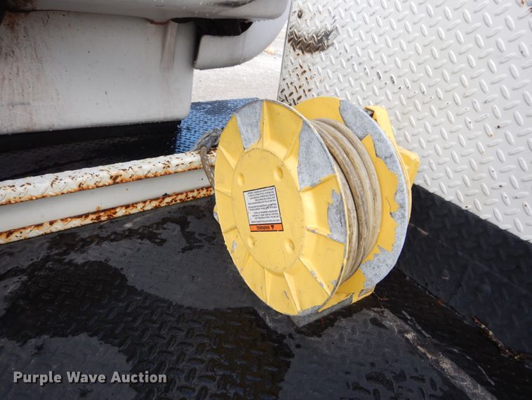 image for item DH5081 2010 International 4300 bucket truck