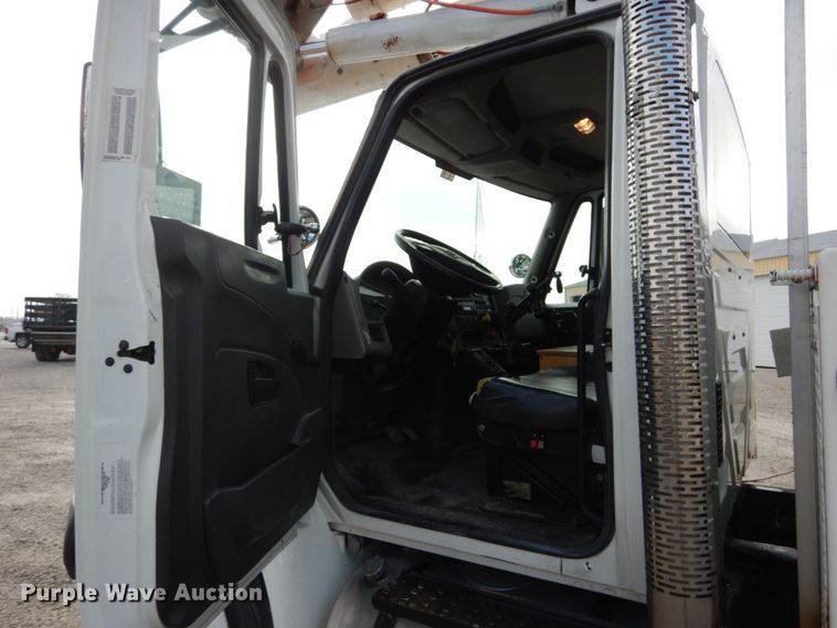 image for item DH5081 2010 International 4300 bucket truck