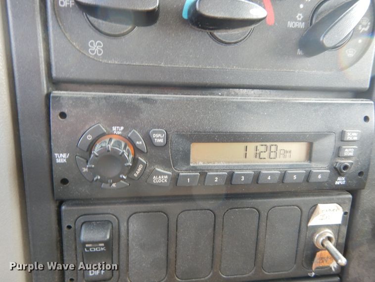 image for item DH5081 2010 International 4300 bucket truck