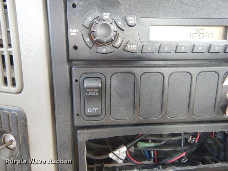 image for item DH5081 2010 International 4300 bucket truck