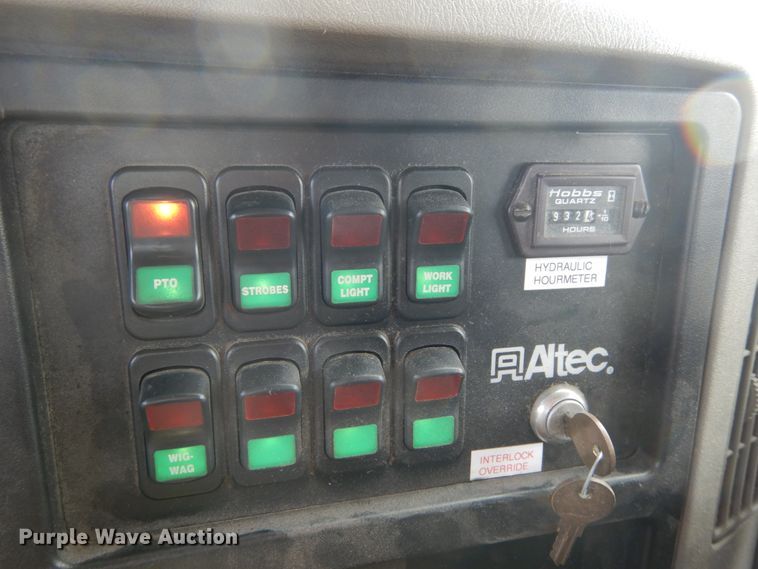 image for item DH5081 2010 International 4300 bucket truck