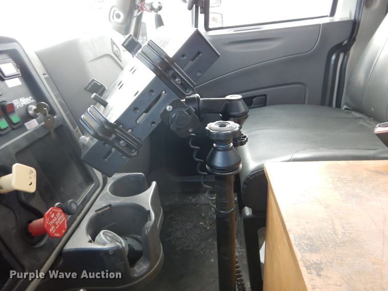 image for item DH5081 2010 International 4300 bucket truck