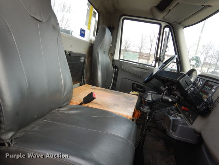 image for item DH5081 2010 International 4300 bucket truck