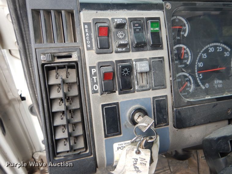 image for item DH6324 2002 Freightliner FL80 bucket truck