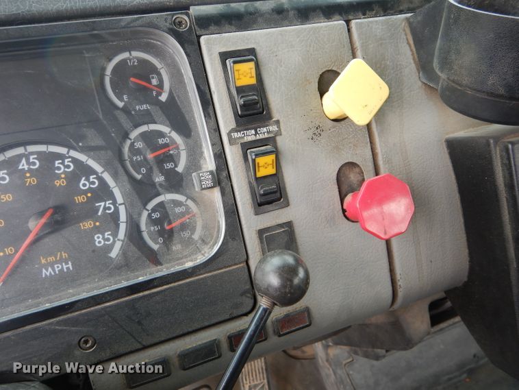 image for item DH6324 2002 Freightliner FL80 bucket truck