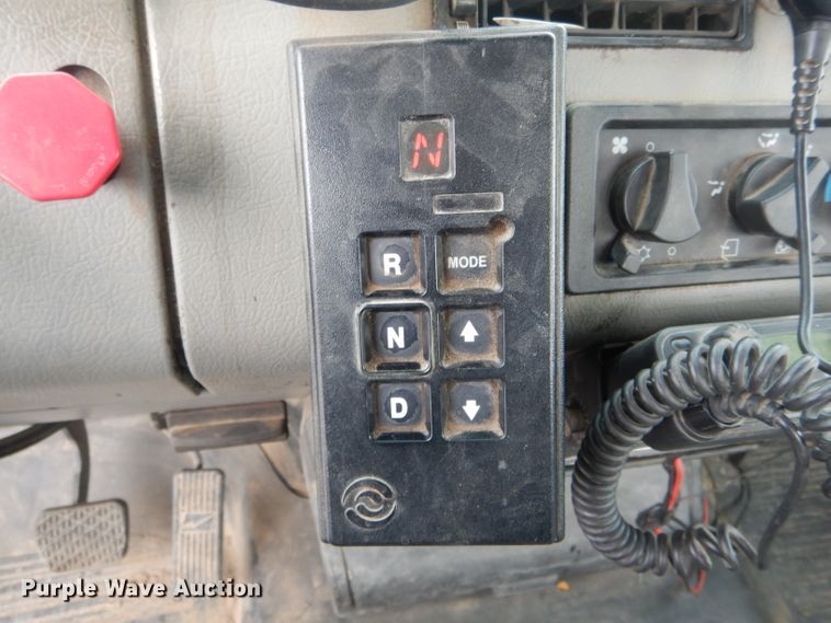 image for item DH6324 2002 Freightliner FL80 bucket truck