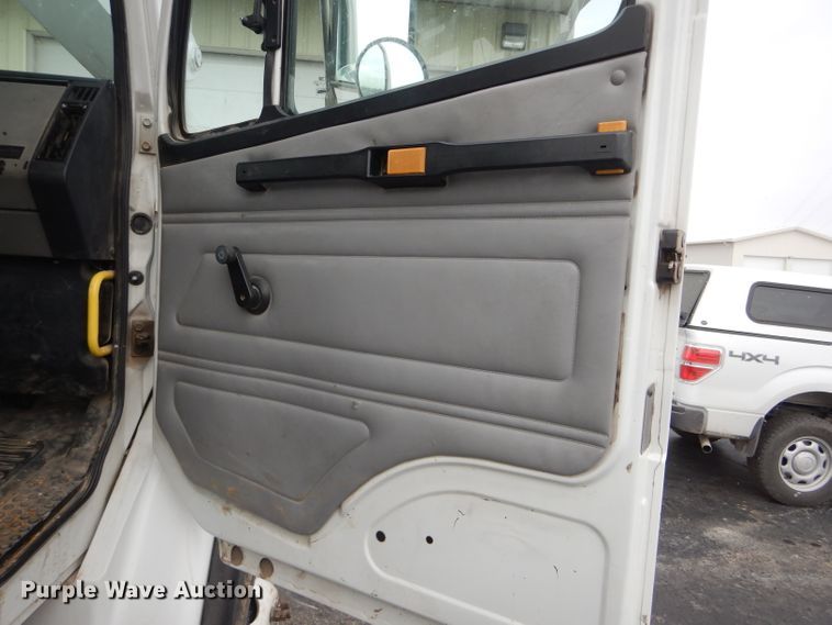 image for item DH6324 2002 Freightliner FL80 bucket truck