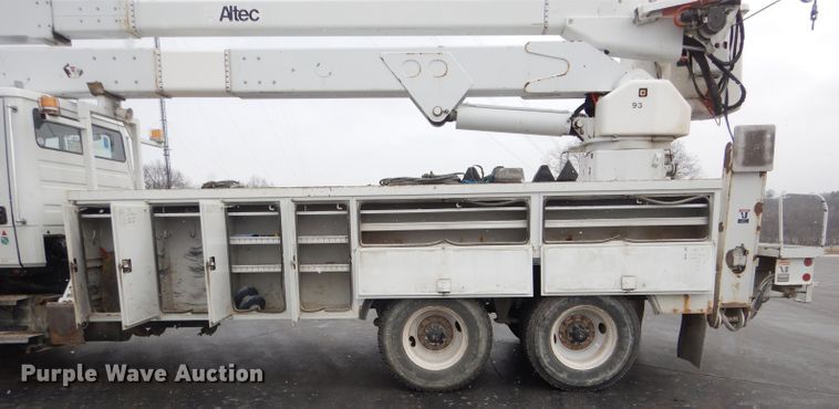 image for item DH6324 2002 Freightliner FL80 bucket truck