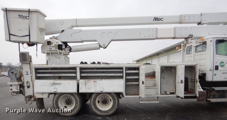 image for item DH6324 2002 Freightliner FL80 bucket truck