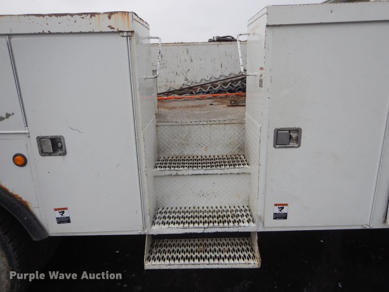 image for item DH6324 2002 Freightliner FL80 bucket truck