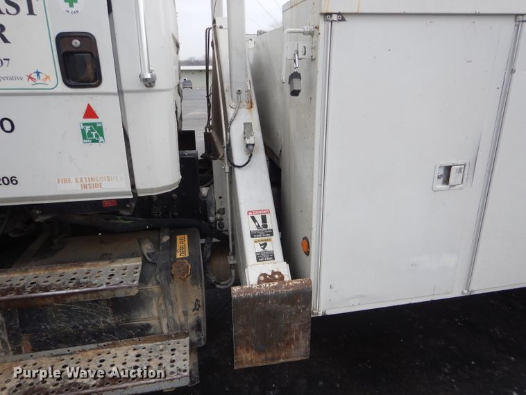 image for item DH6324 2002 Freightliner FL80 bucket truck