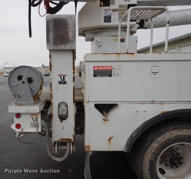 image for item DH6324 2002 Freightliner FL80 bucket truck