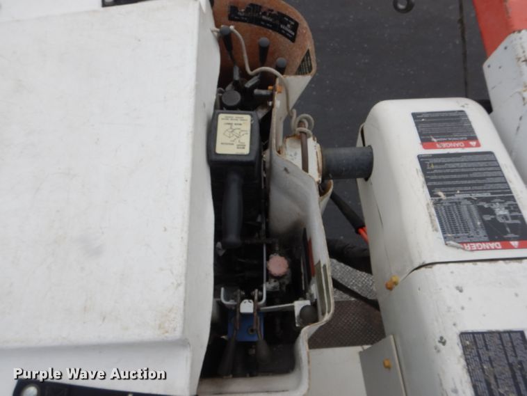 image for item DH6324 2002 Freightliner FL80 bucket truck