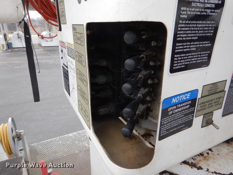 image for item DH6324 2002 Freightliner FL80 bucket truck