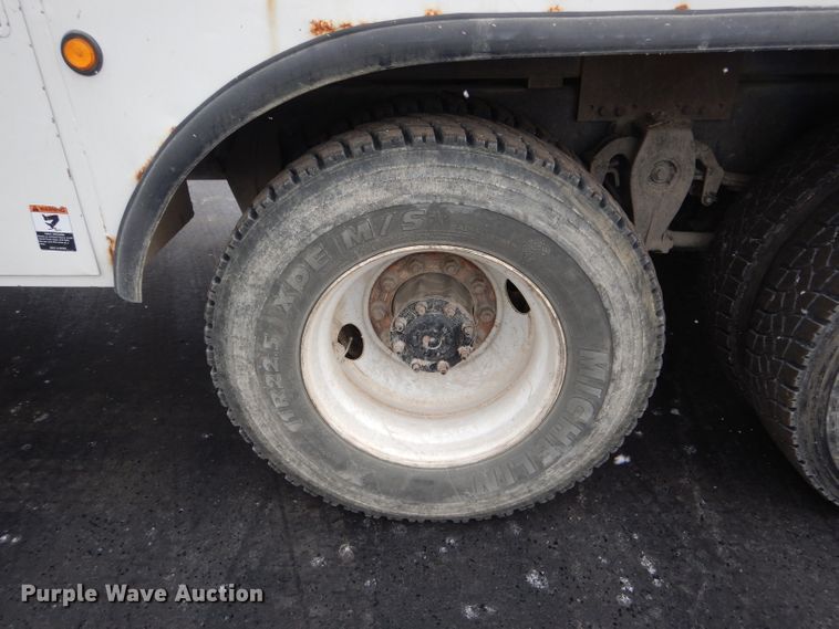 image for item DH6324 2002 Freightliner FL80 bucket truck