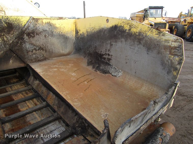 image for item DH8338 2010 Dynapac F1000W paver