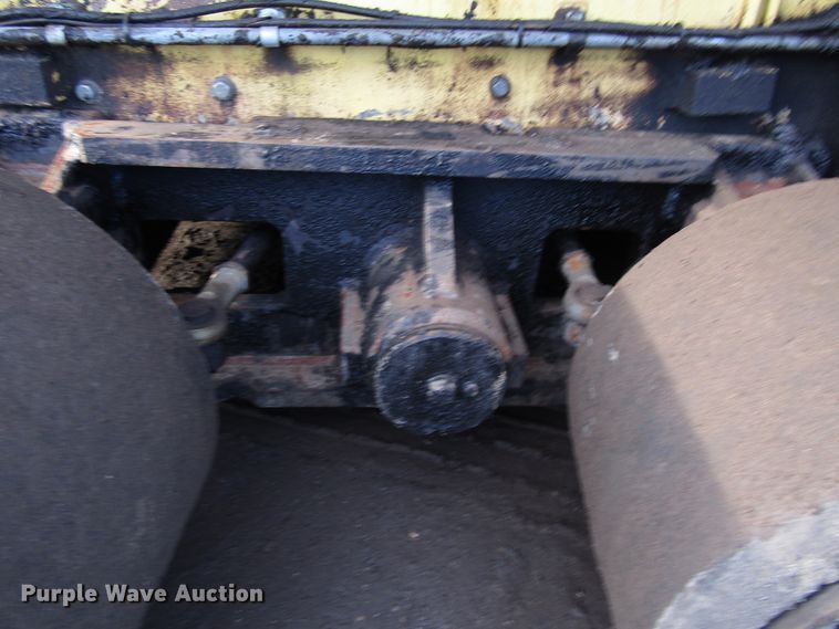 image for item DH8338 2010 Dynapac F1000W paver