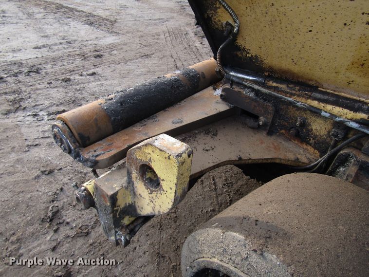 image for item DH8338 2010 Dynapac F1000W paver